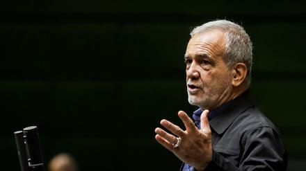 Massud Peseschkian ist neuer Präsident des Irans, doch seine Macht hat enge Grenzen. 
