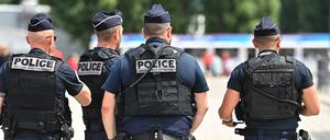 Französische Polizisten in Saint-Etienne Loire.