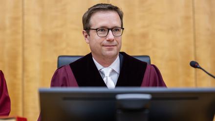 Im Berufungsverfahren um den Streit der Einstufung der AfD durch den Verfassungsschutz sitzt der Vorsitzende Richter am OVG, Gerald Buck, im Oberverwaltungsgericht. 