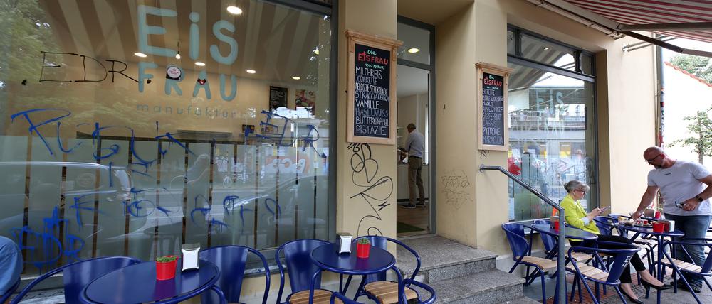 Immer wieder gibt es Schmierereien am Ladengeschäft der „Eisfrau“ in Babelsberg.