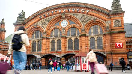 Wegen eines Kabelschadens können Züge von und nach Hamburg nicht über den Bremer Hauptbahnhof fahren. (Archivbild)
