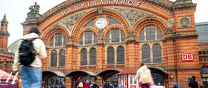 Wegen eines Kabelschadens können Züge von und nach Hamburg nicht über den Bremer Hauptbahnhof fahren. (Archivbild)