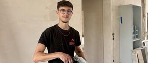 Mick J. (18 Jahre), 3. Lehrjahr, von seiner Ausbildung als Fliesen-, Platten-, und Mosaikleger bei der Ridula GmbH in Treptow-Köpenick.