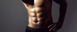 Mann mit Sixpack