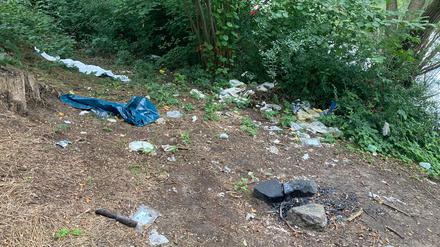 Zustände am und um das Ufer des Berlin-Spandauer-Verbindungskanals im direkten Umfeld der Flüchtlingsunterkunft auf dem ehemaligen Flughafengelände Tegel.