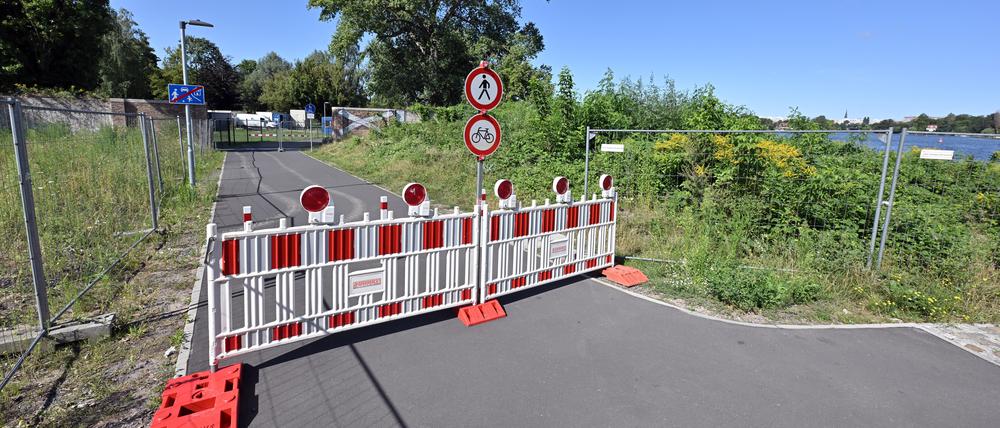 Der Uferweg am Wasserwerk wurde erst im November 2023 eröffnet. Jetzt ist er wieder gesperrt.