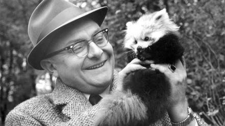 Tierpark-Direktor Heinrich Dathe in einer Szene der Dokumentation „Berlin - Kalter Krieg der Zoos“.