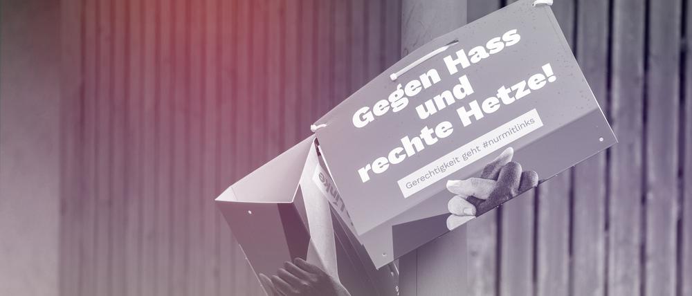 Ein zerstörtes Wahlplakat zur Europawahl 2024 der Partei Die Linke.