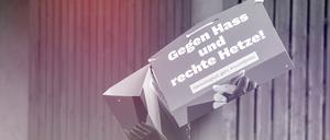 Ein zerstörtes Wahlplakat zur Europawahl 2024 der Partei Die Linke.