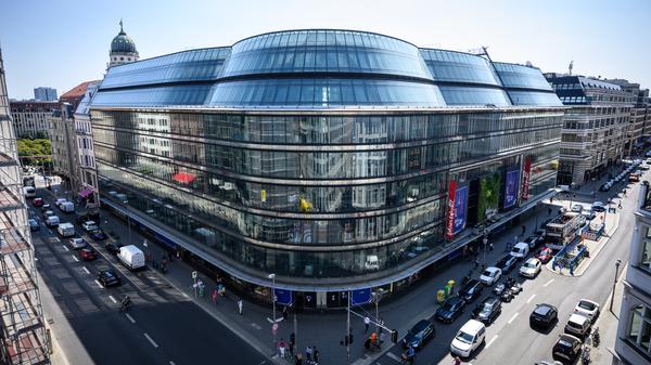 Das Luxuskaufhaus Galeries Lafayette an der Friedrichstraße in Berlin-Mitte ist Geschichte. Derzeit wird es kräftig umgebaut.