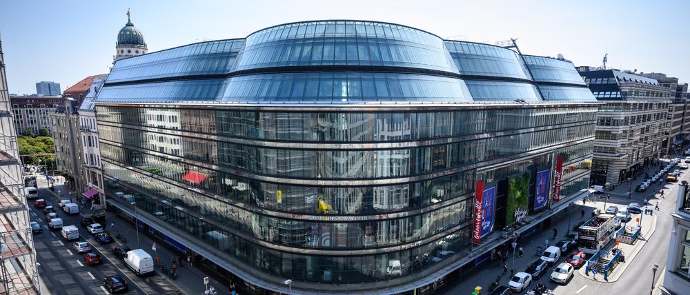 Das geschlossene Kaufhaus Galeries Lafayette an der Friedrichstraße.