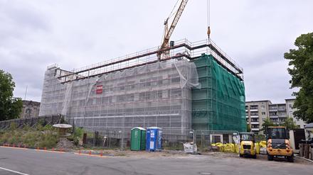 Der Abriss des Plattenbaus am Staudenhof schreitet voran. 