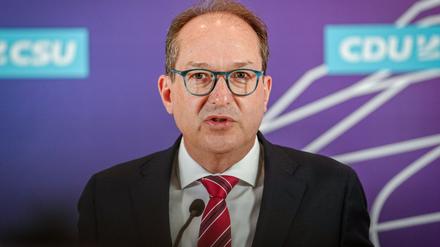 CSU-Landesgruppenchef Dobrindt will ein „neues Leistungssystem für Asylbewerber“. (Archivbild) 
