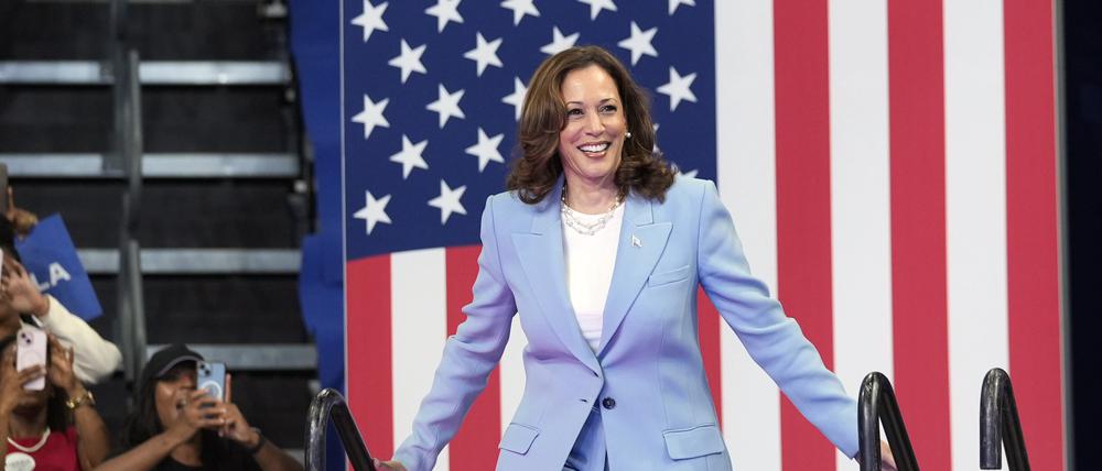 Kamala Harris spricht bei einer Wahlkampfveranstaltung.