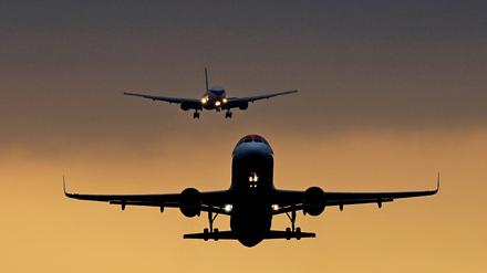 Mehr Passagiere fliegen in den Urlaub.