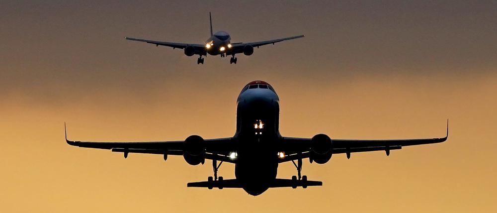 Mehr Passagiere fliegen in den Urlaub.