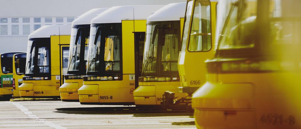 Trams der Berliner Verkehrsbetriebe BVG stehen auf dem Betriebsbahnhof Lichtenberg in Berlin, 29.02.2024.