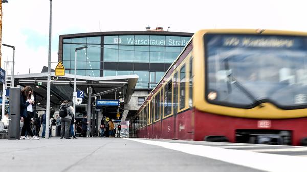 Der S-Bahnhof Warschauer Straße in Friedrichshain-Kreuzberg