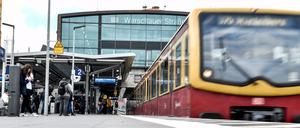 Der S-Bahnhof Warschauer Straße in Friedrichshain-Kreuzberg