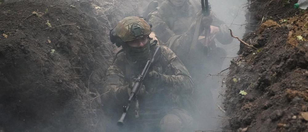 Ukrainische Soldaten bei einer Übung im Gebiet Charkiw