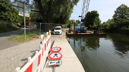 Uferweg Alte Fahrt gesperrt für Baustelle Regenwasserkanal und Ausbauwerk