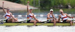 Pia Greiten, Leonie Menzel, Tabea Schendekehl und Maren Völz feierten bei Olympia den dritten Platz im Ruder-Doppelvierer.