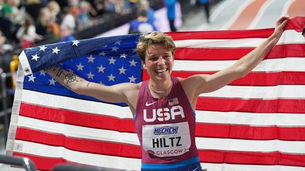 Nikki Hiltz jubelt nach dem 1500-Finale bei der Hallen-WM in Glasgow im März 2024.