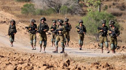 Israelische Soldaten sind im Gazastreifen zu sehen.