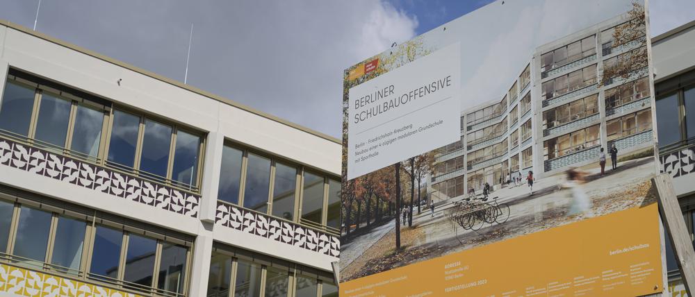 Der Neubau der Grundschule in der Kreuzberger Nostizstraße wurde streng nach den Vorschriften für Raumgrößen und Energieeffizienz gebaut. Dieser teure Standard wird jetzt infragegestellt. 
