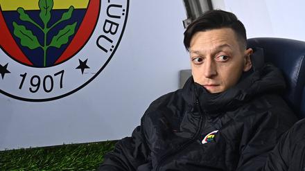 Immer wieder sorgt Mesut Özil mit politischen Aussagen für Kritik.