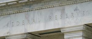 Die Federal Reserve beließ den Leitzins bei nun acht Entscheidungen in Folge unverändert. (Archivbild)