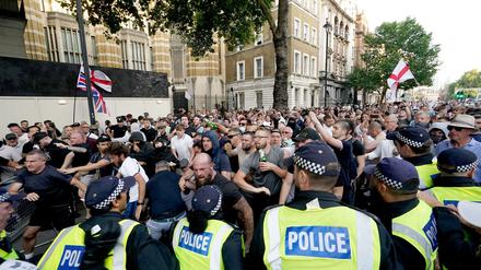 In London eskalierten Proteste von Ultranationalisten.