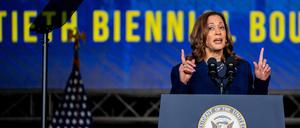Die demokratische Präsidentschaftskandidatin und US-Vizepräsidentin Kamala Harris hält eine Rede während der 60. internationalen Biennale von Sigma Gamma Rho im George R. Brown Convention Center am 31. Juli 2024 in Houston, Texas.