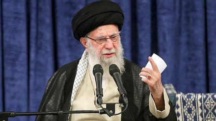 Irans Oberster Führer, Ayatollah Ali Khamenei, soll den Angriff auf Israel befohlen haben.