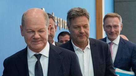 Bundeskanzler Olaf Scholz (l.), Wirtschaftsminister Robert Habeck (Mitte) und Finanzminister Christian Lindner