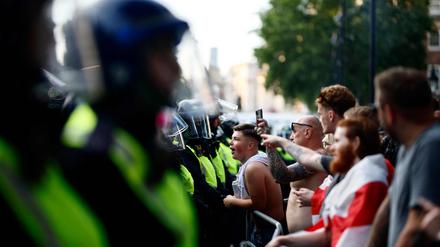 Polizei und rechte Demonstranten sind aneinandergeraten. 