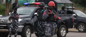 Nigerianische Polizisten im Einsatz (Symbolbild).