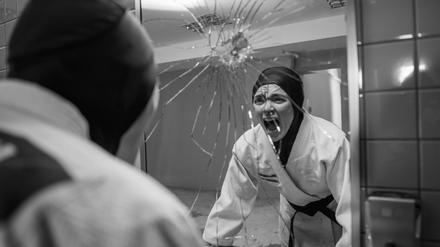 Arienne Mandi als Leila im Sport- und Politdrama "Tatami"
