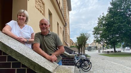 Petra Müller-Gülde, Leiterin der Goethe-Grundschule in Kyritz, und ihr Stellvertreter Jörg Moritz, der zum kommenden Schuljahr in den Ruhestand geht.