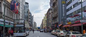 Die Friedrichstraße sollte mal eine Einkaufsmeile von Weltrang werden. Heute ist davon wenig zu sehen. 