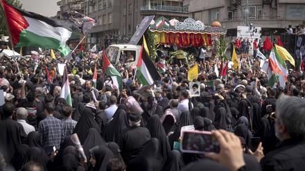 Trauerzeremonie für den getöteten Hamas-Chef Hanija in Teheran.