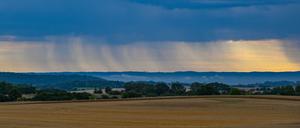 Der Deutsche Wetterdienst (DWD) hat für Berlin und Brandenburg Regen und Gewitter angekündigt. (Symbolbild)