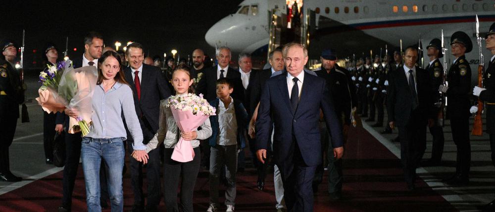 Kremlchef Wladimir Putin empfing die freigelassenen Russen persönlich in Moskau.
