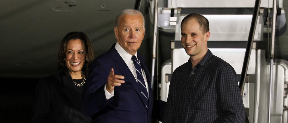 US-Präsident Joe Biden begrüßt den Journalisten Evan Gershkovich.