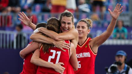 Großer Jubel beim deutschen Team nach dem vierten Sieg.