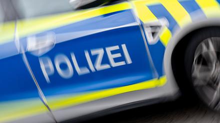 Ein Polizeifahrzeug.
