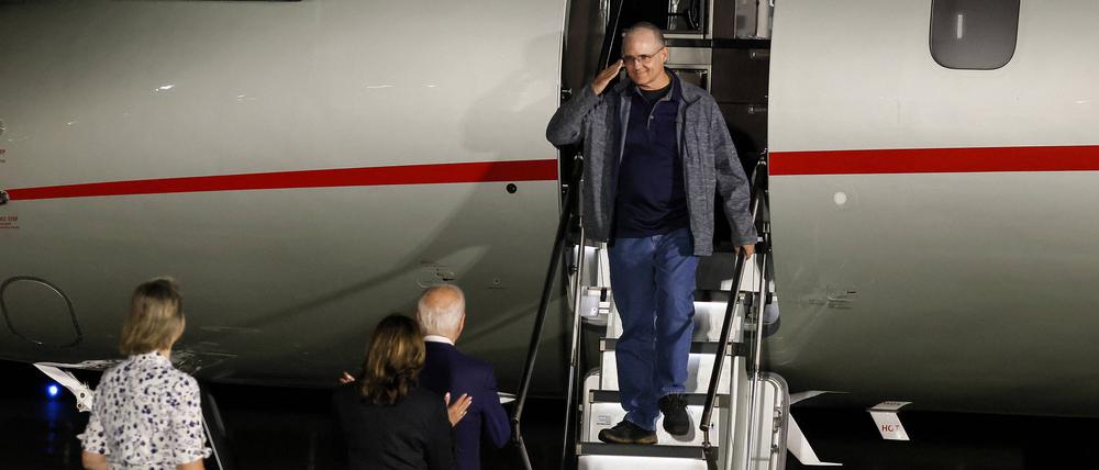 Der frühere US-Soldat Paul Whelan salutiert dem immer noch amtierenden Obersten Befehlshaber, US-Präsident Joe Biden.