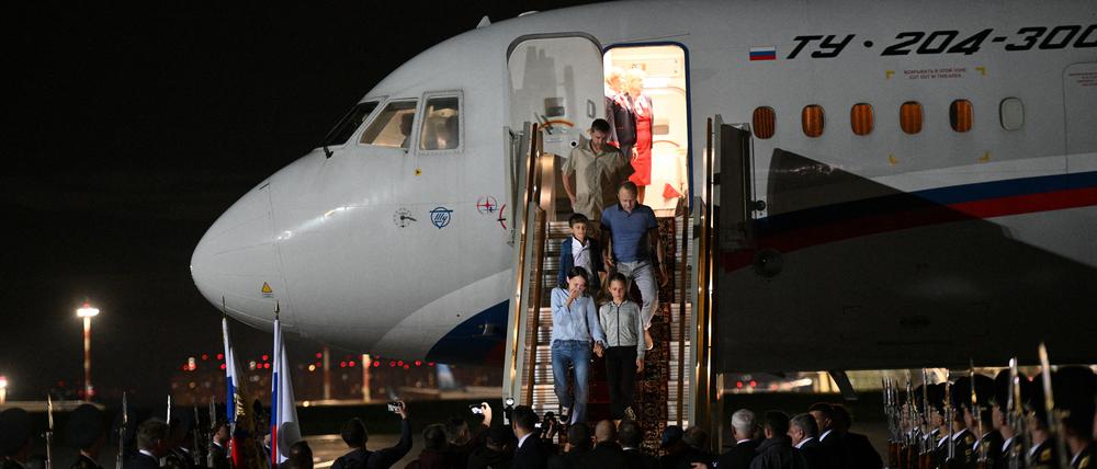 Freigelassene Russen kommen in Moskau an. 