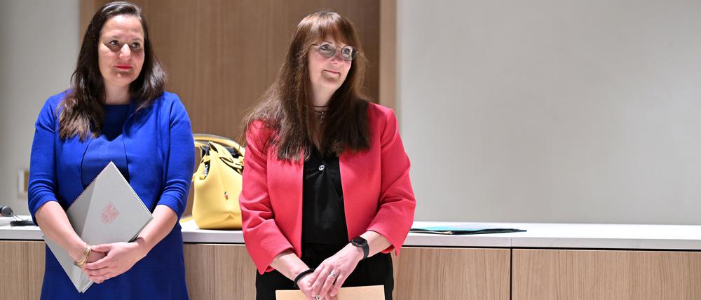 Mögliche Nachfolgerinnen für Ministerpräsident Dietmar Woidke? Kulturministerin Manja Schüle (l.) und Finanzministerin Katrin Lange (beide SPD).