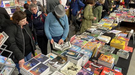 Besucher:innen beim Internationalen Comic-Salon Erlangen 2024, dem bedeutendsten deutschsprachigen Szene-Festival.